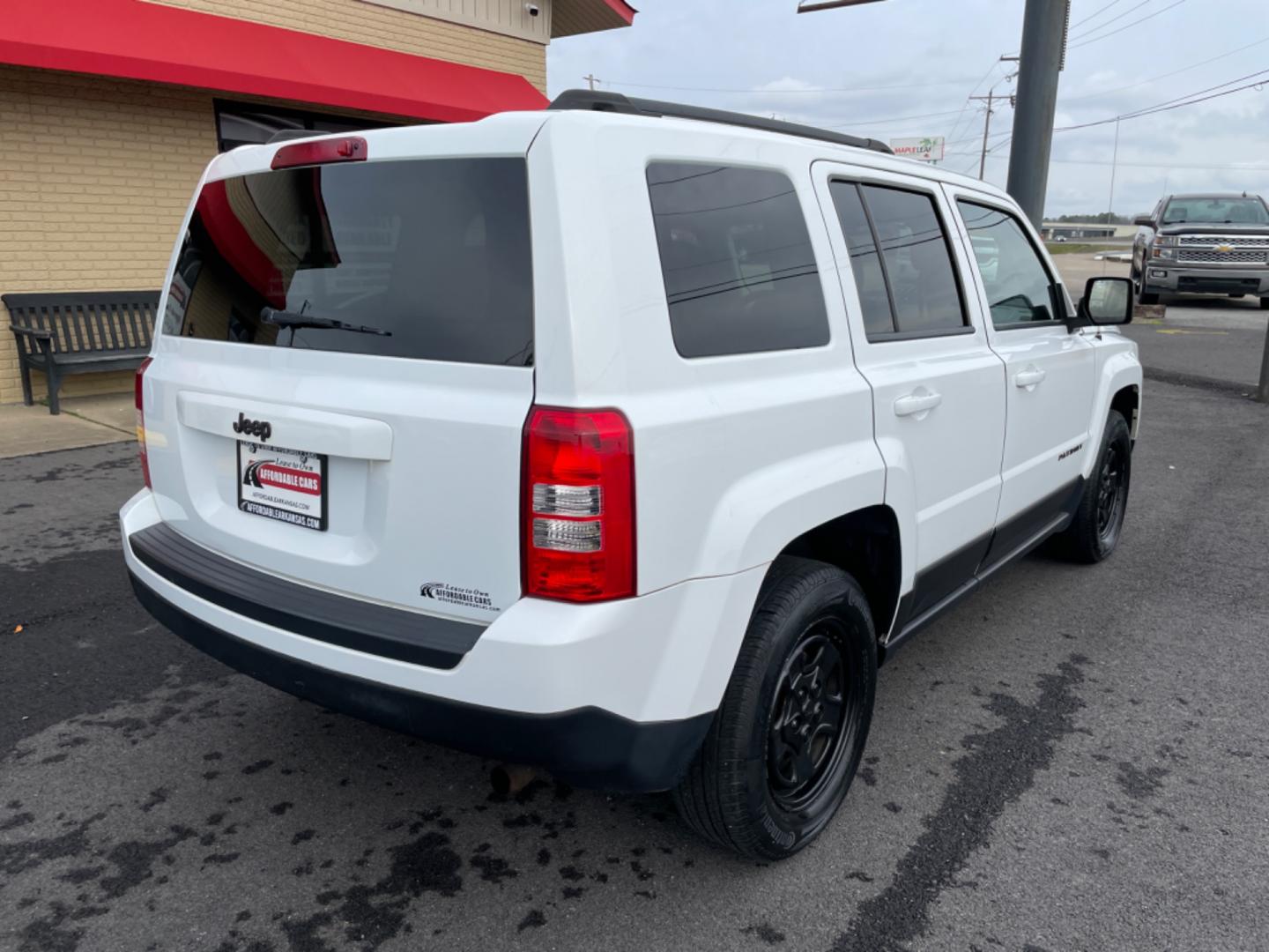 2014 White Jeep Patriot (1C4NJPBAXED) with an 4-Cyl, 2.0 Liter engine, Automatic, 6-Spd w/AutoStick transmission, located at 8008 Warden Rd, Sherwood, AR, 72120, (501) 801-6100, 34.830078, -92.186684 - Photo#7